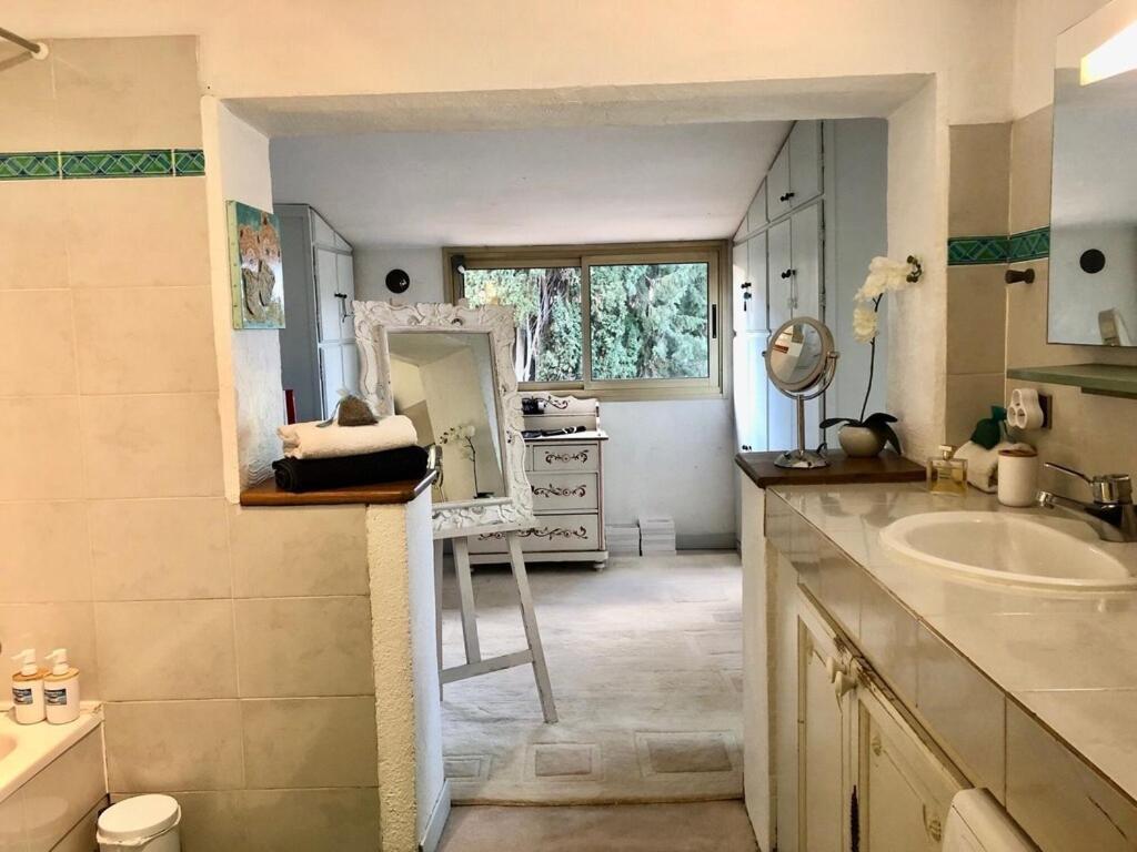 Serenity Chambre D'Hote Au Calme Des Maitres Tibetains Y Ont Sejourne 15 Mn Des Plages Lägenhet Mougins Exteriör bild